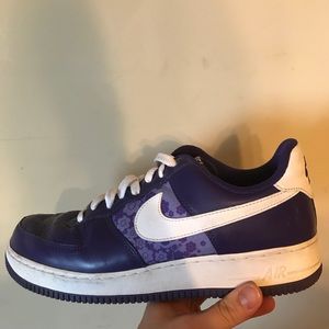 Gently used tennis shoes